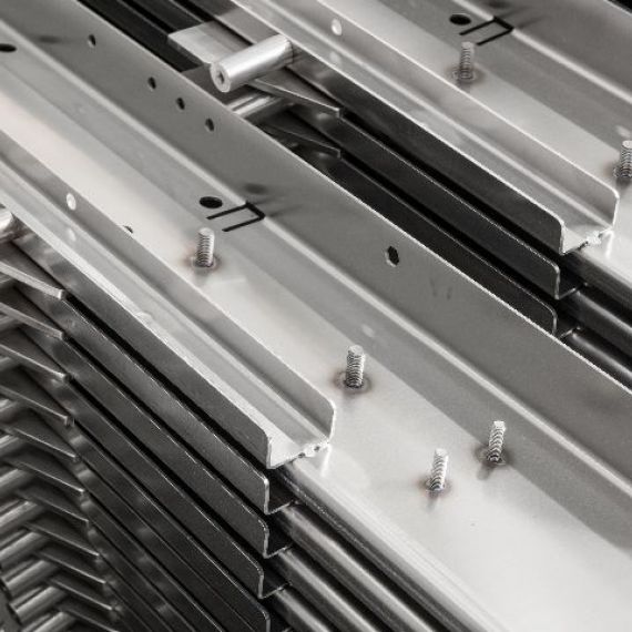 Gambe inox con prigionieri a saldare